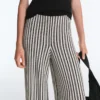 Pantaloni bloomer a righe in maglia Pantaloni bloomer a righe in maglia