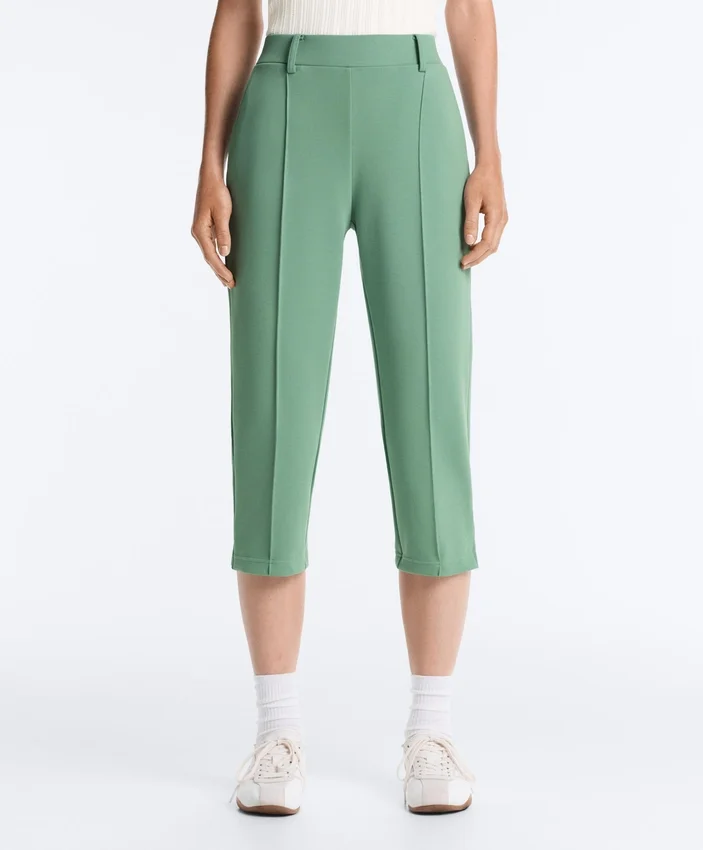 Pantaloni capri in piqué con passanti in cotone Pantaloni capri in piqué con passanti in cotone