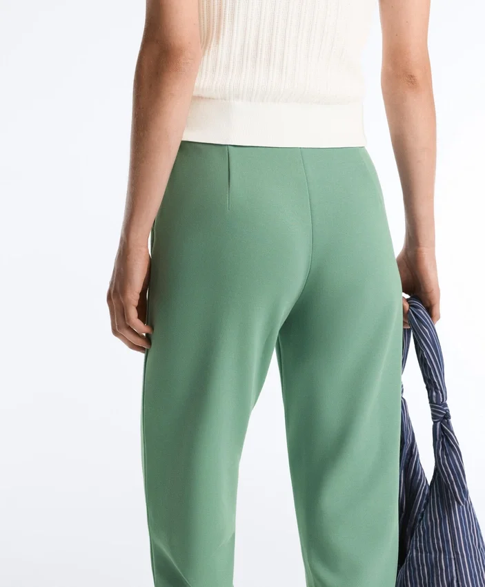 Pantaloni capri in piqué con passanti in cotone Pantaloni capri in piqué con passanti in cotone