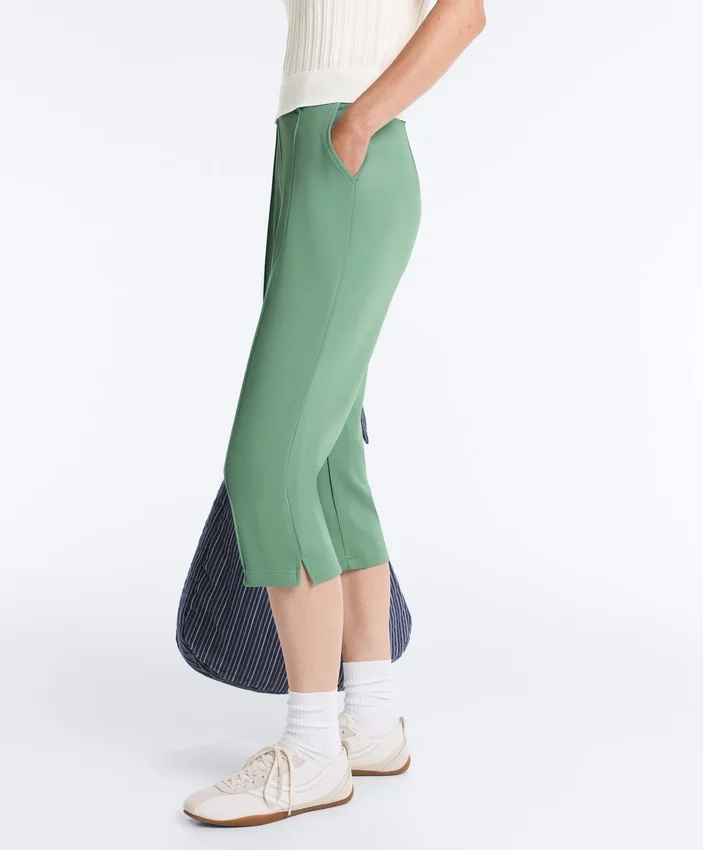 Pantaloni capri in piqué con passanti in cotone Pantaloni capri in piqué con passanti in cotone