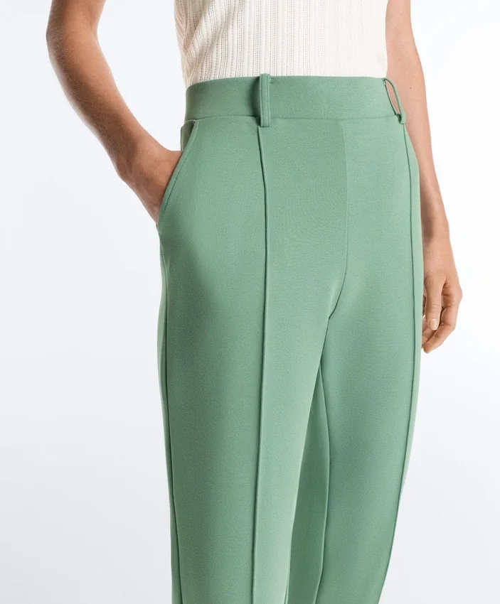 Pantaloni capri in piqué con passanti in cotone Pantaloni capri in piqué con passanti in cotone