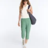 Pantaloni capri in piqué con passanti in cotone Pantaloni capri in piqué con passanti in cotone