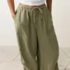 Pantaloni cargo a zampa d’elefante in 100% lino Pantaloni cargo a zampa d’elefante in 100% lino