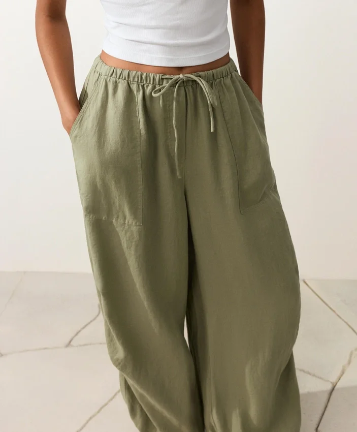 Pantaloni cargo a zampa d’elefante in 100% lino Pantaloni cargo a zampa d’elefante in 100% lino