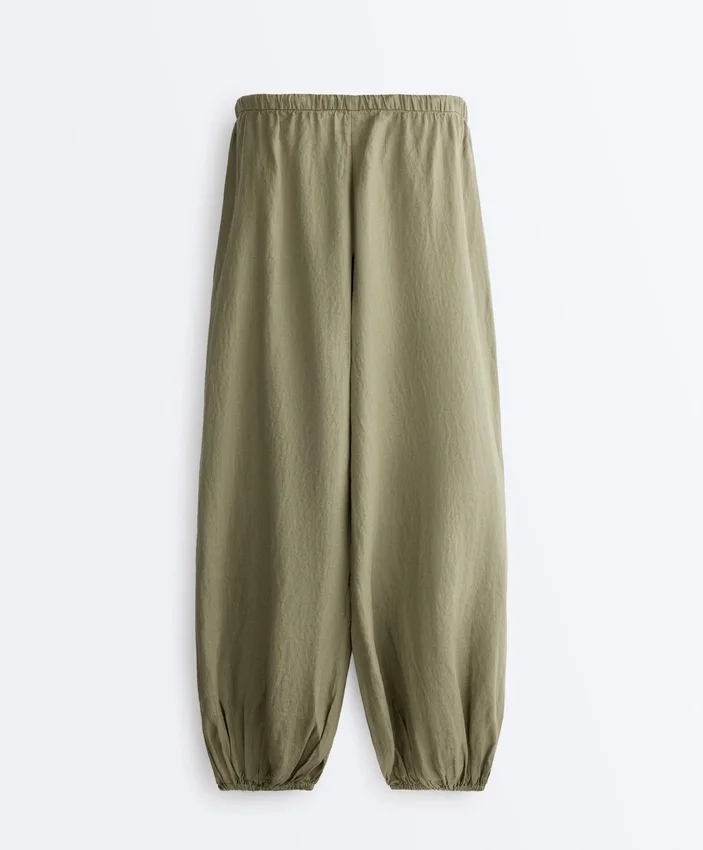 Pantaloni cargo a zampa d’elefante in 100% lino Pantaloni cargo a zampa d’elefante in 100% lino