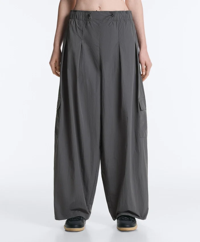 Pantaloni cargo in nylon idrorepellente Pantaloni cargo in nylon idrorepellente
