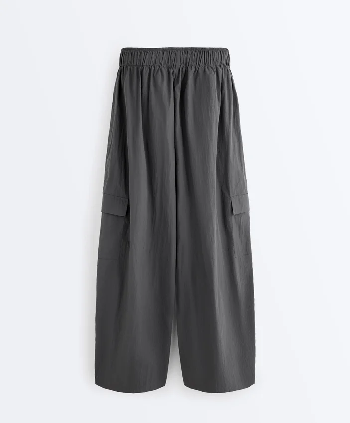 Pantaloni cargo in nylon idrorepellente Pantaloni cargo in nylon idrorepellente