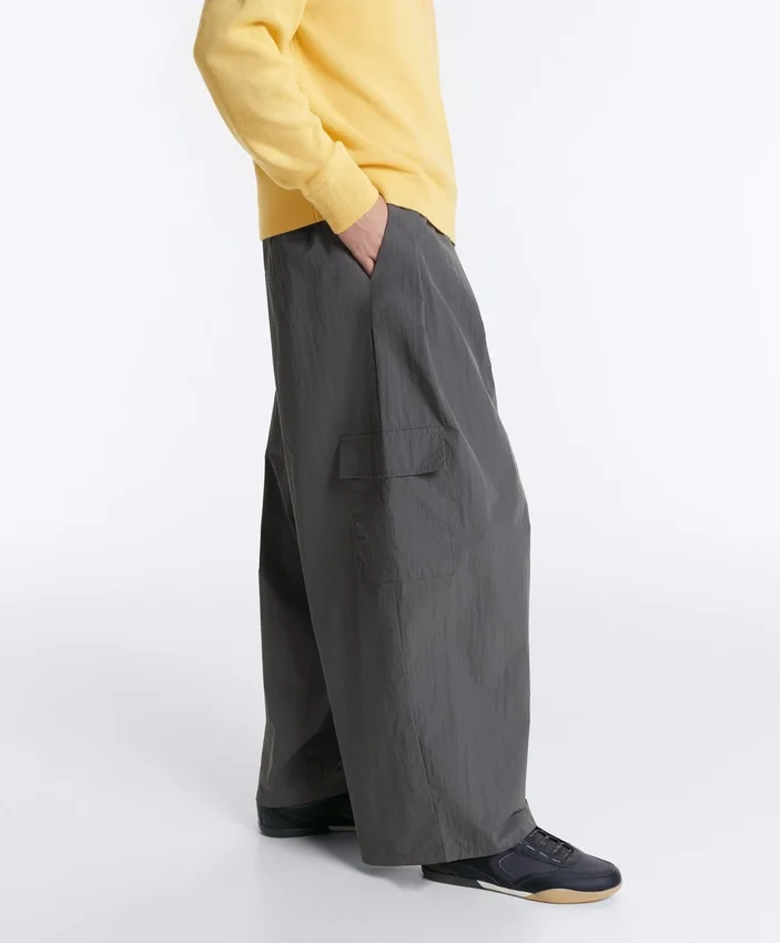 Pantaloni cargo in nylon idrorepellente Pantaloni cargo in nylon idrorepellente