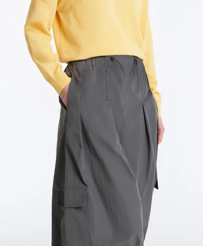 Pantaloni cargo in nylon idrorepellente Pantaloni cargo in nylon idrorepellente