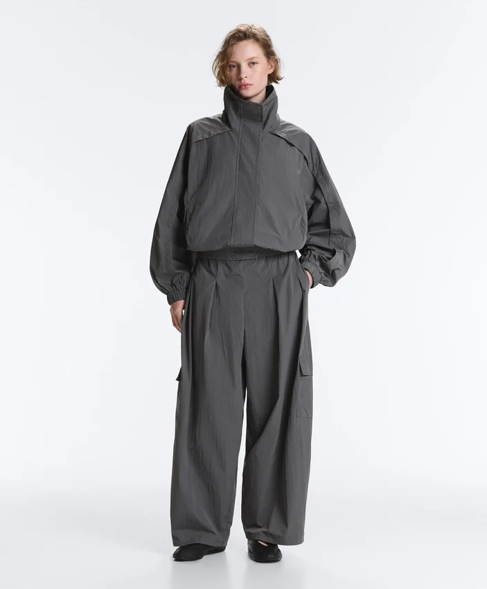 Pantaloni cargo in nylon idrorepellente Pantaloni cargo in nylon idrorepellente
