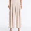 Pantaloni corti a gamba larga con pieghe e righe Pantaloni corti a gamba larga con pieghe e righe