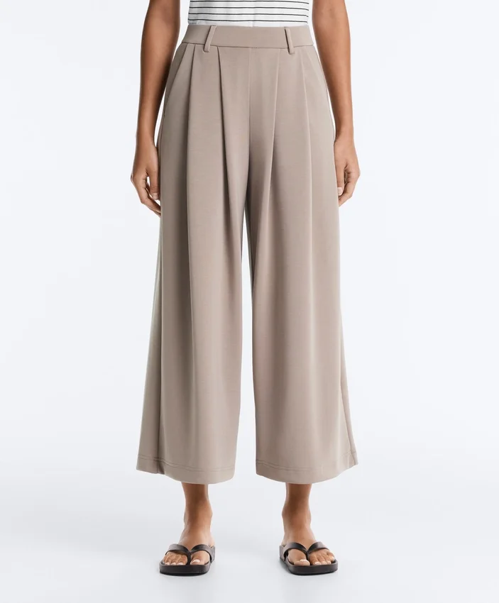 Pantaloni cropped a gamba larga Soft Touch con modal e pieghe Pantaloni cropped a gamba larga Soft Touch con modal e pieghe