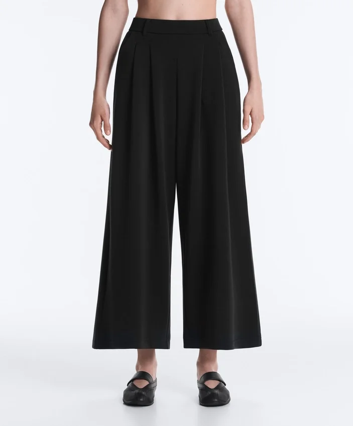 Pantaloni cropped a gamba larga Soft Touch con modal e pieghe Pantaloni cropped a gamba larga Soft Touch con modal e pieghe