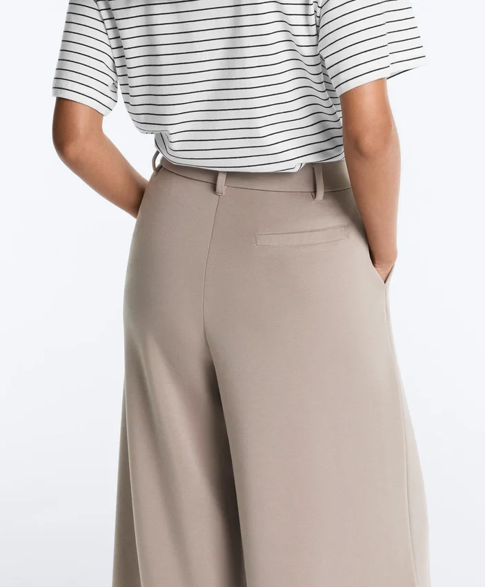 Pantaloni cropped a gamba larga Soft Touch con modal e pieghe Pantaloni cropped a gamba larga Soft Touch con modal e pieghe