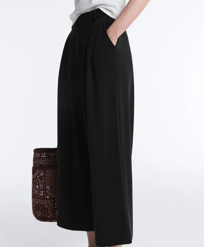 Pantaloni cropped a gamba larga Soft Touch con modal e pieghe Pantaloni cropped a gamba larga Soft Touch con modal e pieghe
