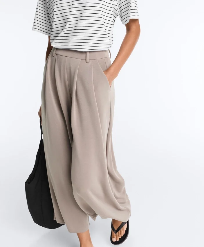 Pantaloni cropped a gamba larga Soft Touch con modal e pieghe Pantaloni cropped a gamba larga Soft Touch con modal e pieghe