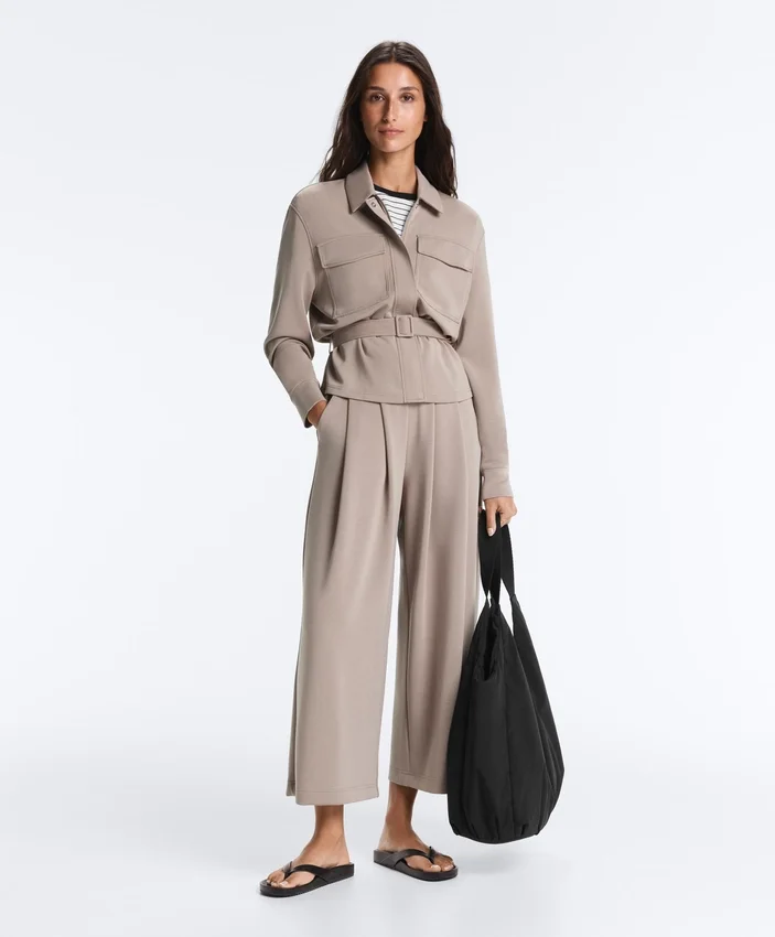 Pantaloni cropped a gamba larga Soft Touch con modal e pieghe Pantaloni cropped a gamba larga Soft Touch con modal e pieghe