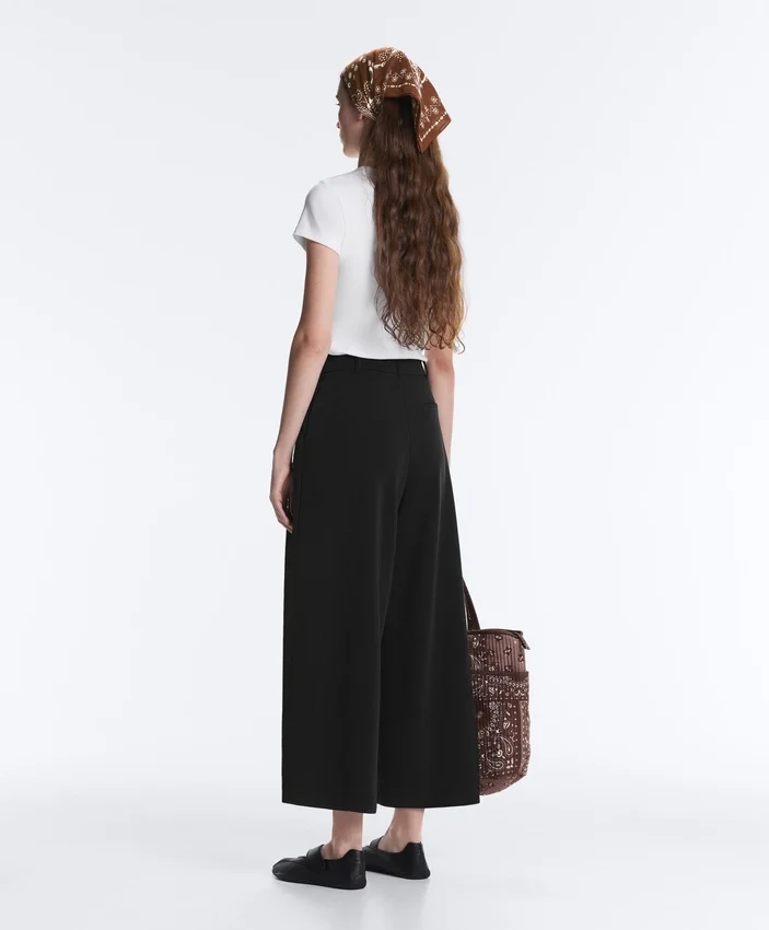 Pantaloni cropped a gamba larga Soft Touch con modal e pieghe Pantaloni cropped a gamba larga Soft Touch con modal e pieghe