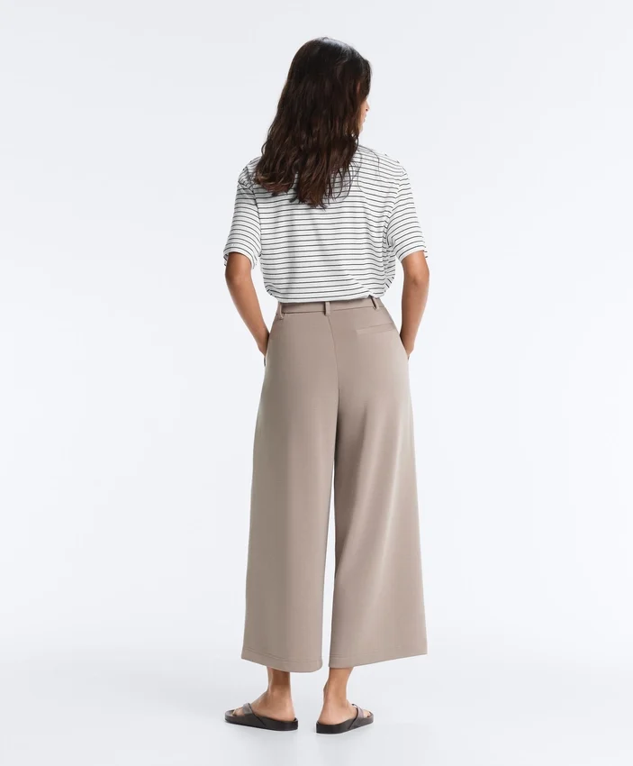 Pantaloni cropped a gamba larga Soft Touch con modal e pieghe Pantaloni cropped a gamba larga Soft Touch con modal e pieghe