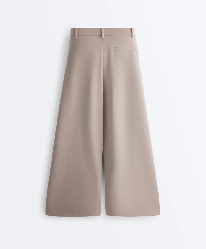 Pantaloni cropped a gamba larga Soft Touch con modal e pieghe Pantaloni cropped a gamba larga Soft Touch con modal e pieghe