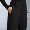 Pantaloni da sci Primaloft® Feel the Performance Tm impermeabili a gamba dritta e dal taglio comodo Pantaloni da sci Primaloft® Feel the Performance Tm impermeabili a gamba dritta e dal taglio comodo
