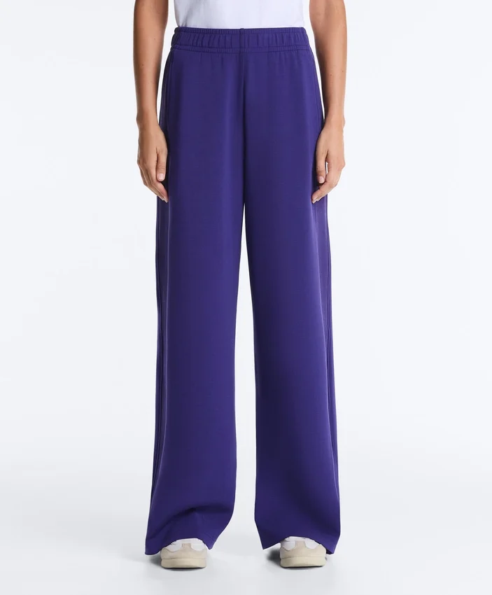 Pantaloni dritti a gamba larga a costine in modal spazzolato Pantaloni dritti a gamba larga a costine in modal spazzolato