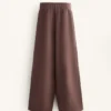 Pantaloni dritti a gamba larga a costine in modal spazzolato Pantaloni dritti a gamba larga a costine in modal spazzolato