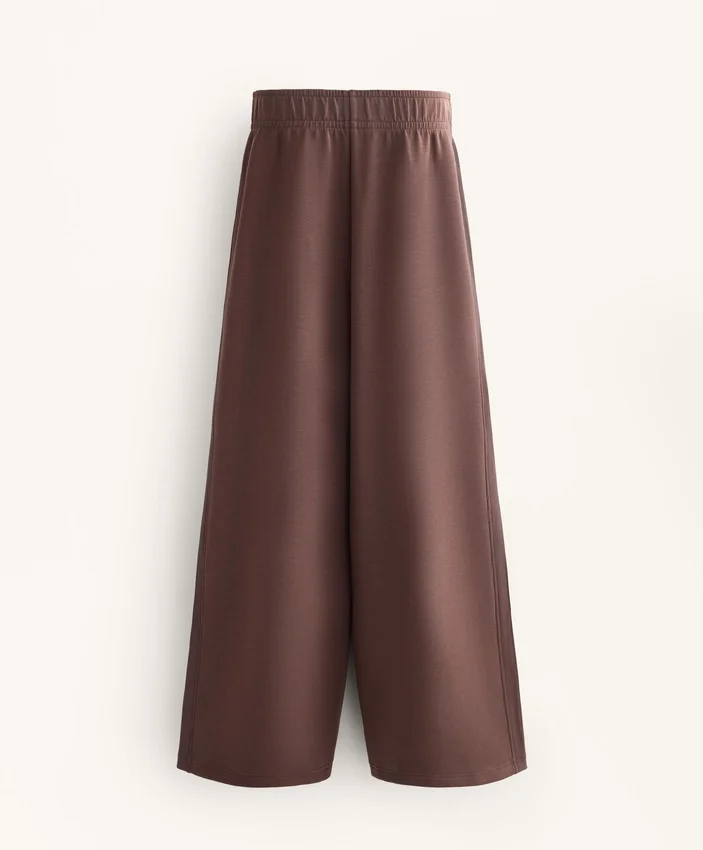 Pantaloni dritti a gamba larga a costine in modal spazzolato Pantaloni dritti a gamba larga a costine in modal spazzolato