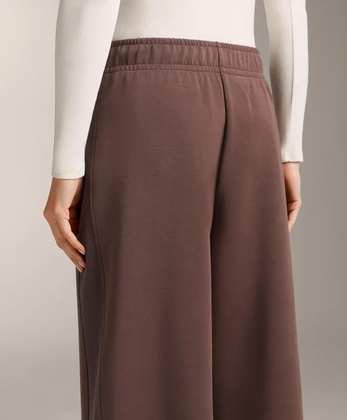 Pantaloni dritti a gamba larga a costine in modal spazzolato Pantaloni dritti a gamba larga a costine in modal spazzolato