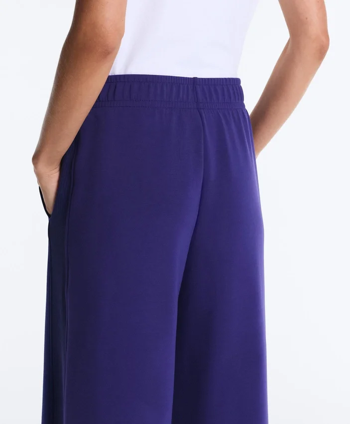 Pantaloni dritti a gamba larga a costine in modal spazzolato Pantaloni dritti a gamba larga a costine in modal spazzolato