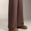 Pantaloni dritti a gamba larga a costine in modal spazzolato Pantaloni dritti a gamba larga a costine in modal spazzolato