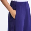 Pantaloni dritti a gamba larga a costine in modal spazzolato Pantaloni dritti a gamba larga a costine in modal spazzolato