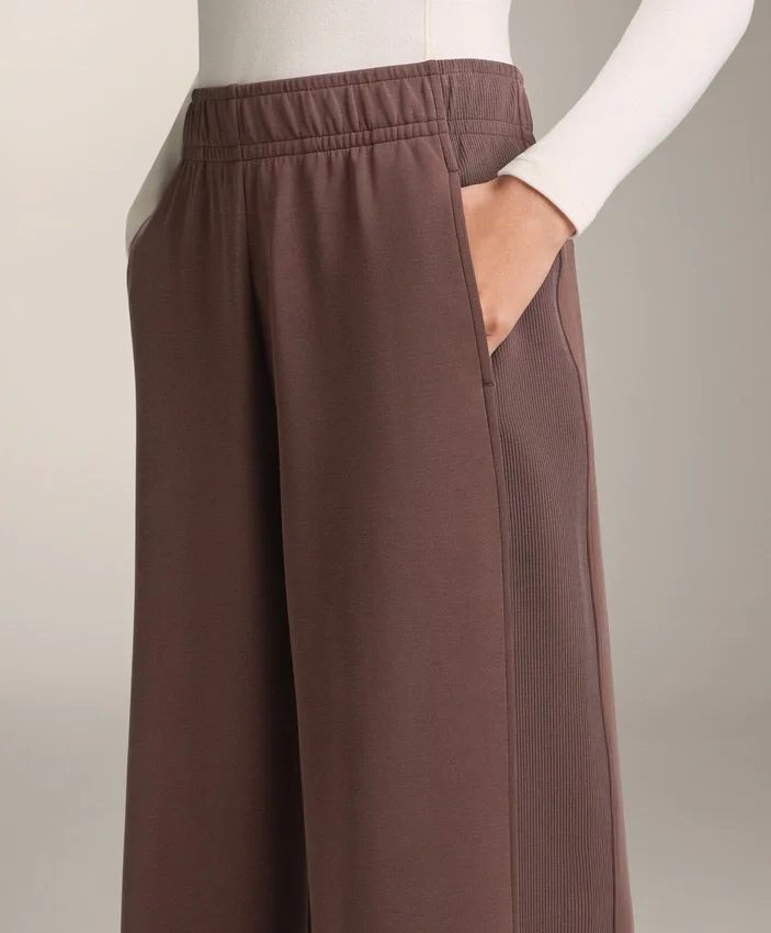 Pantaloni dritti a gamba larga a costine in modal spazzolato Pantaloni dritti a gamba larga a costine in modal spazzolato