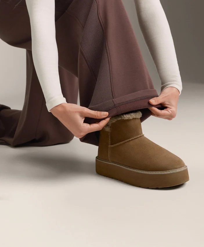 Pantaloni dritti a gamba larga a costine in modal spazzolato Pantaloni dritti a gamba larga a costine in modal spazzolato