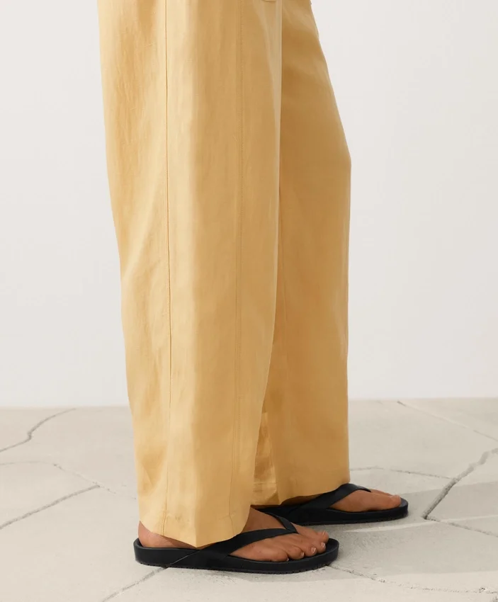 Pantaloni dritti in misto lyocell e 24% lino Pantaloni dritti in misto lyocell e 24% lino