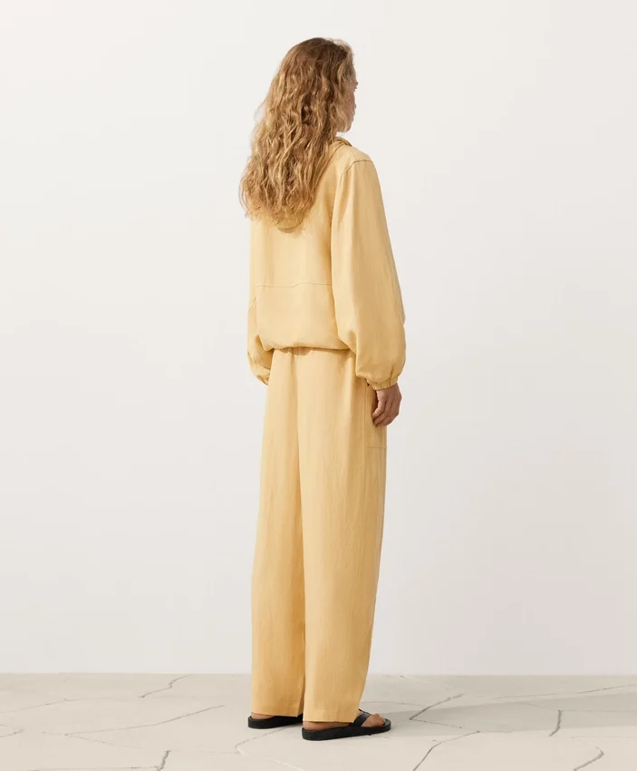 Pantaloni dritti in misto lyocell e 24% lino Pantaloni dritti in misto lyocell e 24% lino