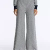 Pantaloni in maglia a gamba larga a righe diagonali Pantaloni in maglia a gamba larga a righe diagonali
