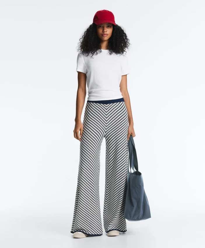 Pantaloni in maglia a gamba larga a righe diagonali Pantaloni in maglia a gamba larga a righe diagonali