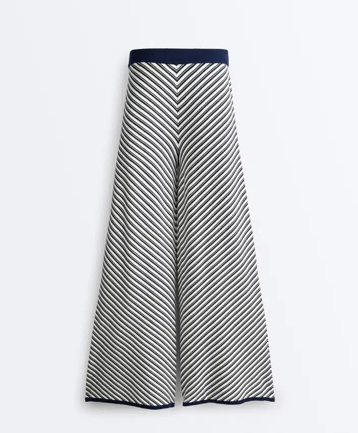 Pantaloni in maglia a gamba larga a righe diagonali Pantaloni in maglia a gamba larga a righe diagonali