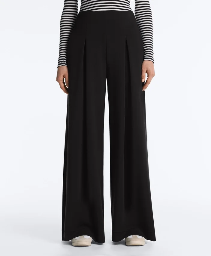Pantaloni lunghi a gamba larga in modal Soft Touch e con pieghe Pantaloni lunghi a gamba larga in modal Soft Touch e con pieghe