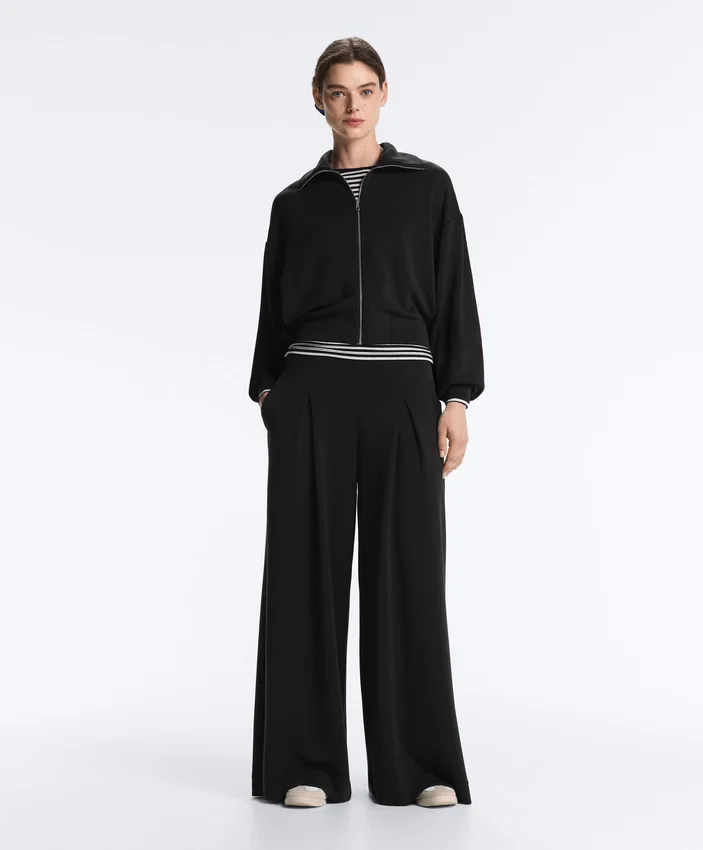 Pantaloni lunghi a gamba larga in modal Soft Touch e con pieghe Pantaloni lunghi a gamba larga in modal Soft Touch e con pieghe