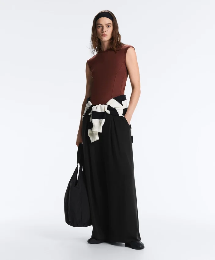 Pantaloni lunghi a gamba larga in modal Soft Touch e con pieghe Pantaloni lunghi a gamba larga in modal Soft Touch e con pieghe