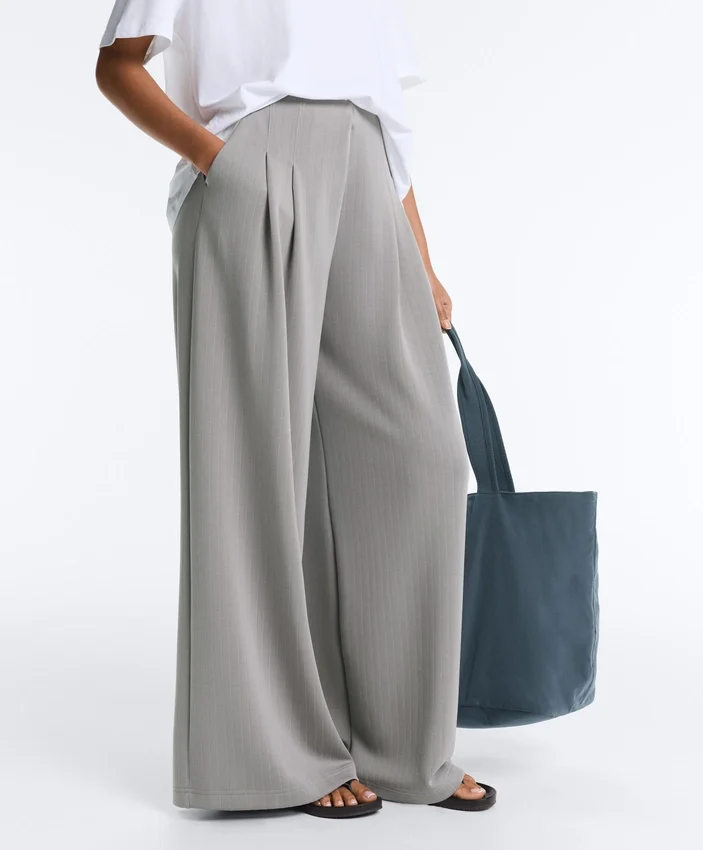 Pantaloni lunghi a pieghe in modal Soft Touch Pantaloni lunghi a pieghe in modal Soft Touch
