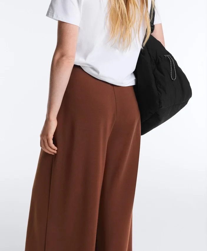 Pantaloni lunghi in modal Soft Touch con dettaglio a pieghe Pantaloni lunghi in modal Soft Touch con dettaglio a pieghe