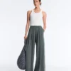 Pantaloni morbidi con vita plissettata in misto modal Pantaloni morbidi con vita plissettata in misto modal