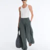 Pantaloni morbidi con vita plissettata in misto modal Pantaloni morbidi con vita plissettata in misto modal