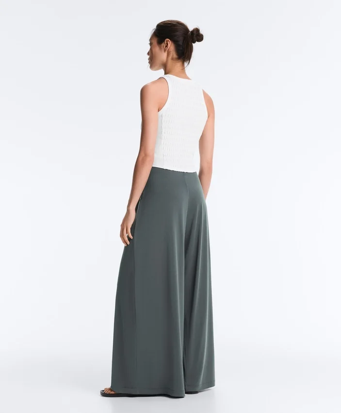 Pantaloni morbidi con vita plissettata in misto modal Pantaloni morbidi con vita plissettata in misto modal