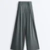 Pantaloni morbidi con vita plissettata in misto modal Pantaloni morbidi con vita plissettata in misto modal