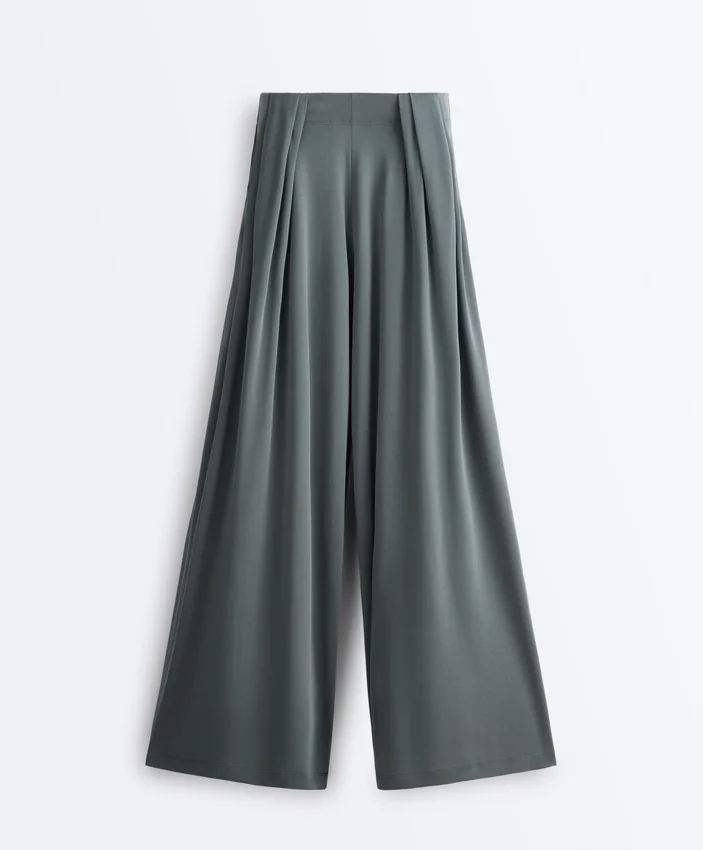 Pantaloni morbidi con vita plissettata in misto modal Pantaloni morbidi con vita plissettata in misto modal