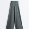 Pantaloni morbidi con vita plissettata in misto modal Pantaloni morbidi con vita plissettata in misto modal